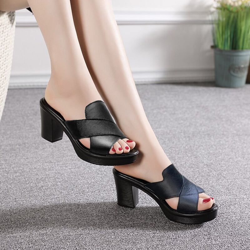 MODISCHE, HÖHENVERGRÖSSERNDE SANDALEN