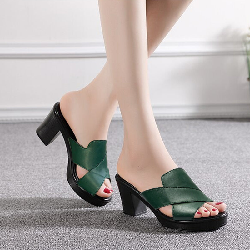 MODISCHE, HÖHENVERGRÖSSERNDE SANDALEN