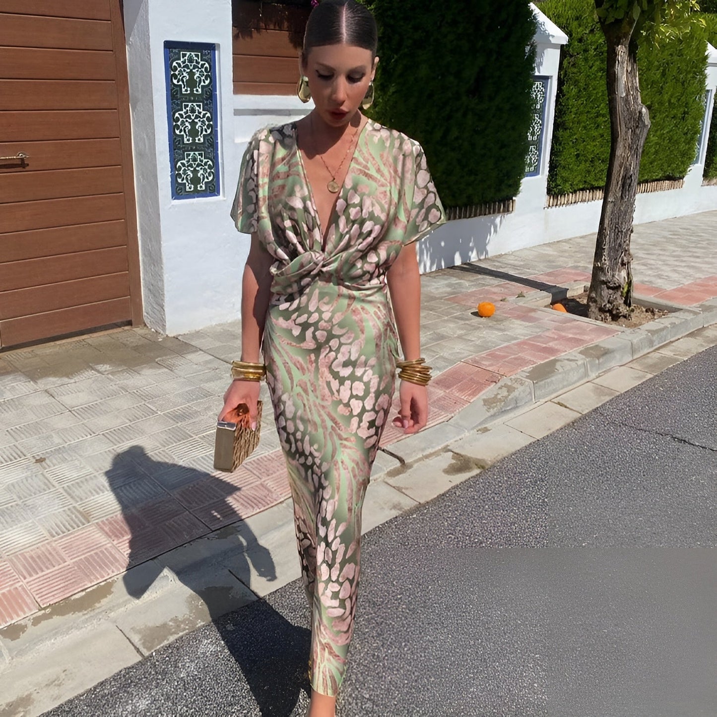 Celina – Langkleid mit elegantem V-Ausschnitt und raffinierter Wickeloptik